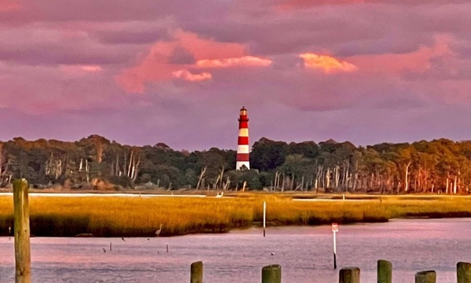 Chincoteague Cottage | Cozy Snug Harbor Waterfront Cottage with Lighthouse Views