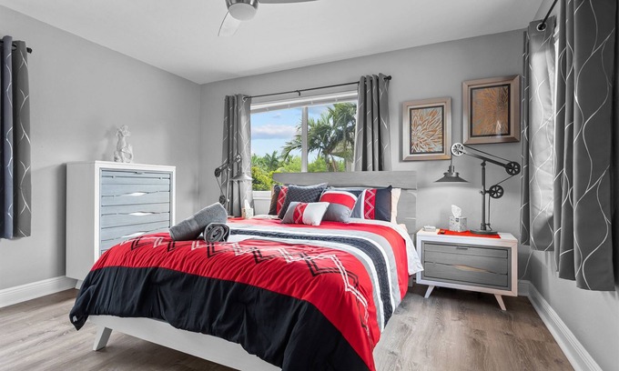 Coral Ridge Apartment | Cozy 1BR Retreat with Windows on All Sides & Breakfast