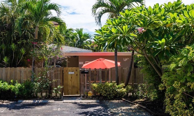 Coral Ridge Apartment | Top-Rated 1BR with Private Deck & Family-Friendly Amenities