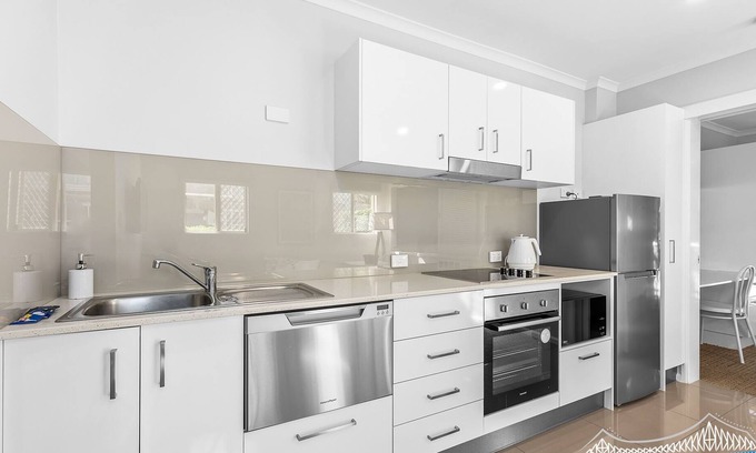 Kangaroo Point Apartment | Convenient 1BR Retreat Just 10 Minutes from the City