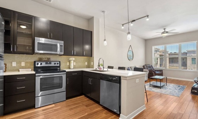 Texas Medical Center Apartment | Modern 1BR Retreat Near Med Center with Free Parking