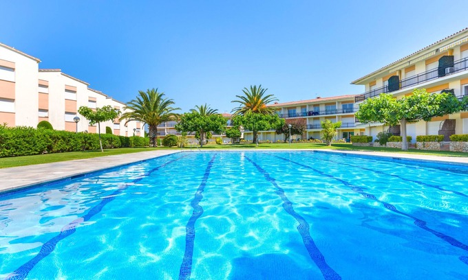 Calella de Palafrugell Apartment | Relaxing E4 Apartment with Pool Near the Beach - Rated 9/10
