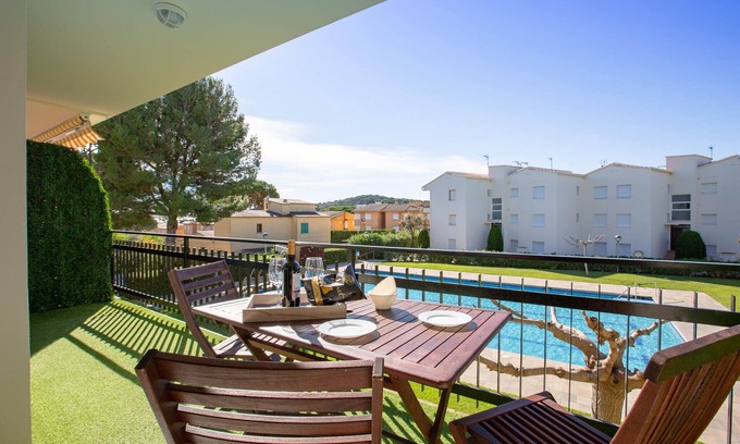 Calella de Palafrugell Apartment | Oceanfront Bliss at Costa Brava T-4: Rated 10/10!