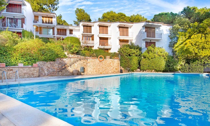 Llafranc Apartment | Cozy Apartment Steps from Llafranc Beach with Pool Access