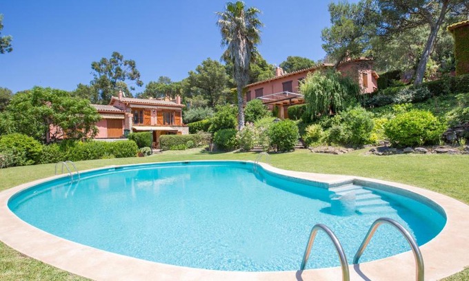 Llafranc Villa | Discover 1Cuba - Llafranc: Family-Friendly Retreat with Pool