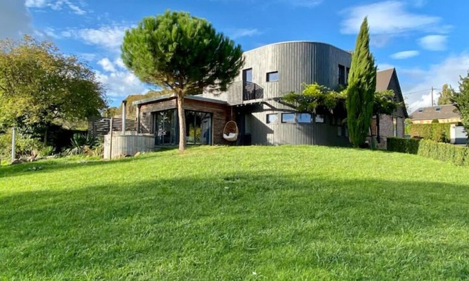 Mainneville House | Relaxing Countryside Retreat Near Paris with Pool & Spa