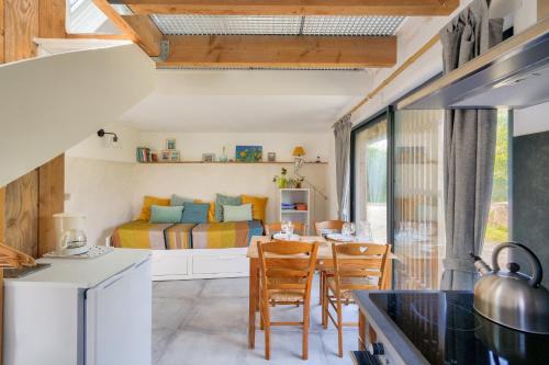Plovan House | Convenient Studio for 2, Just 1km from the Beach