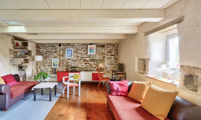 Plovan House | 1km from the beach, charming cottage for 6