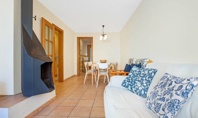 Llafranc Apartment | Central Beachfront Apartment with Garage Near Llafranc