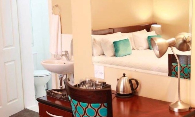 East London Bed & Breakfast | Elegant 1st Class Manor B&B - A Cozy Retreat Awaits