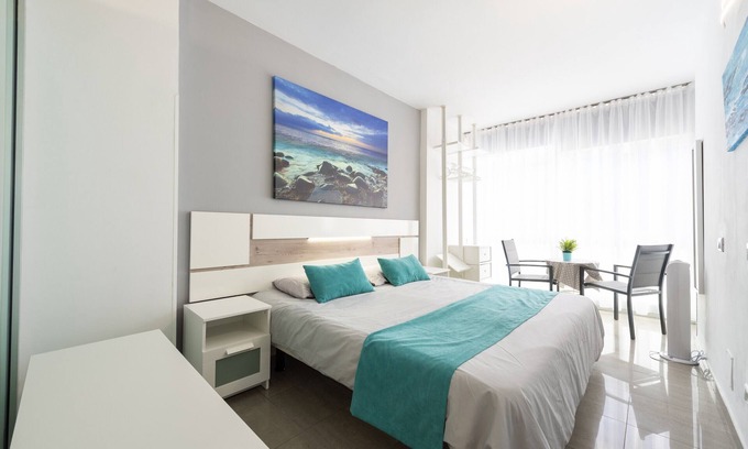 Las Palmas de Gran Canaria Apartment | Oceanfront 1st Line Studio Las Canteras with Spa & Views