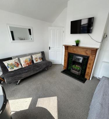 Kessingland Apartment | Pet-Friendly 1st Floor Flat in Mews with High Ratings