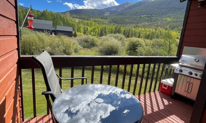 Frisco Condo | Mountain View Retreat: Pool, Hot Tubs & Ski Access