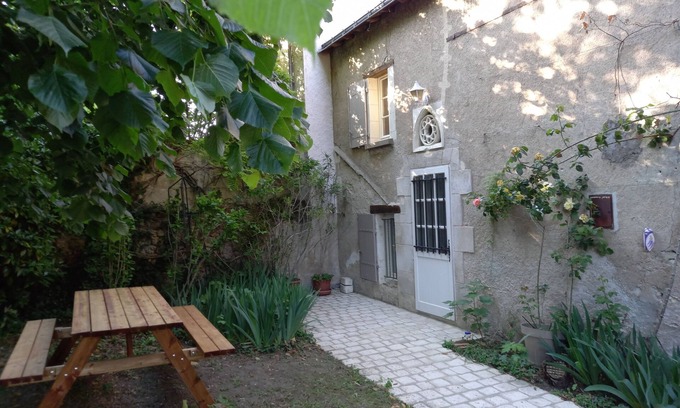Amboise House | Experience a Historic Stay with Private Garden Access