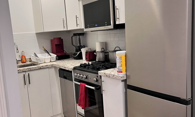 Hamilton Apartment | 1st Floor Studio Suite Near Hamilton Airport, Mohawk College, St. Joe’s Hospital