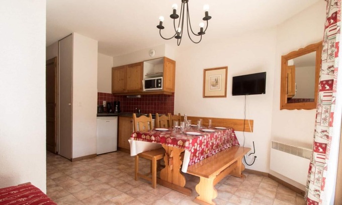 Val Cenis Apartment | 1st floor, view ski slopes, terrace, parking, tv, ski locker, 34m², Val Cenis
