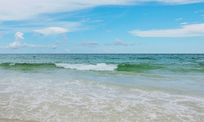 Seagrove Beach Condo | Perfect Getaway: Steps to Dining, Beach & Pool Access