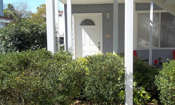 Biloxi Condo | Beachside Condo with Pool and Ocean View - Rated 9.8/10