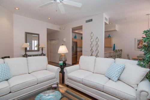 McCormick Ranch House | Walkable Hotel with Enclosed Patio and Pool Access
