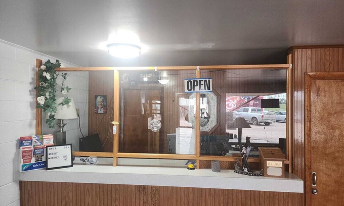 Quinter Hotel | Budget-Friendly Stays at 1st INN with Breakfast Included