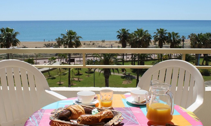 Peniscola Apartment | Stylish Oceanfront Apartment for 4 with Top Amenities