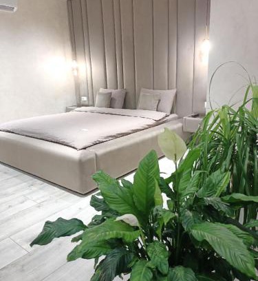 Khmelnitskiy Apartment | Elegant 4-Star Suite: Rated 10/10 & Family Friendly