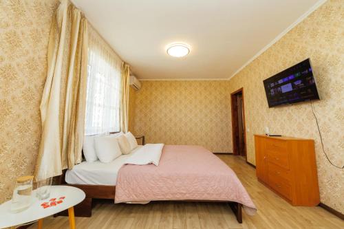 Sukhinovka Apartment | Comfortable 2-Bedroom Apartment with 4 Beds & A/C