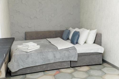 Sukhinovka Apartment | Stylish 2-Room Apartments on Kashtanova Alley – AlexApartments