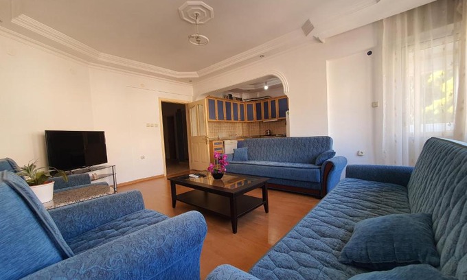 Liman Mahallesi Apartment | Beachside Retreat: Guest Rated 10/10 with Ocean Views