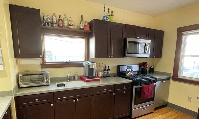 Bedford House | Comfortable 2-Bedroom Home in Bedford, OH - Pet Friendly