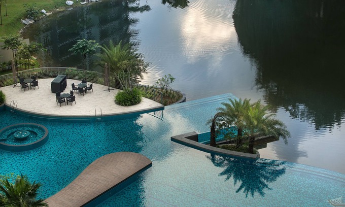 Hulu Kinta Apartment | Relaxing Lakeview Suite with Pool & Family-Friendly Perks