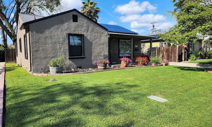 Stockton House | Cozy 2/1 Furnished Home Near Hospitals and Parks
