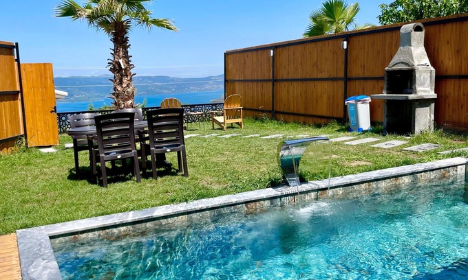 Sapanca House | 2+1 Heated Private Pool - Lake View - 5 Person Bungalow in Dibektaş