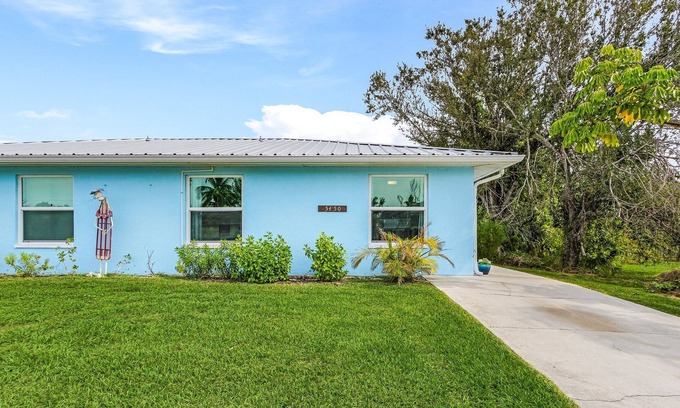 Pine Island Center House | Pet-Friendly Bokeelia Retreat with Fenced Yard Near Matlacha
