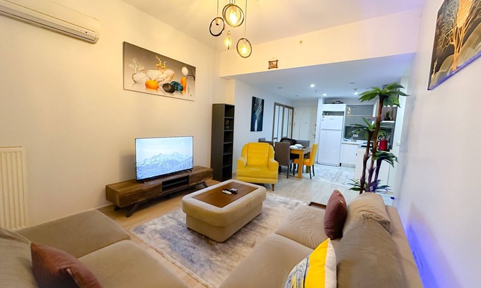 Basaksehir Apartment | Modern Residence in Medikule: Ideal for Families with Breakfast