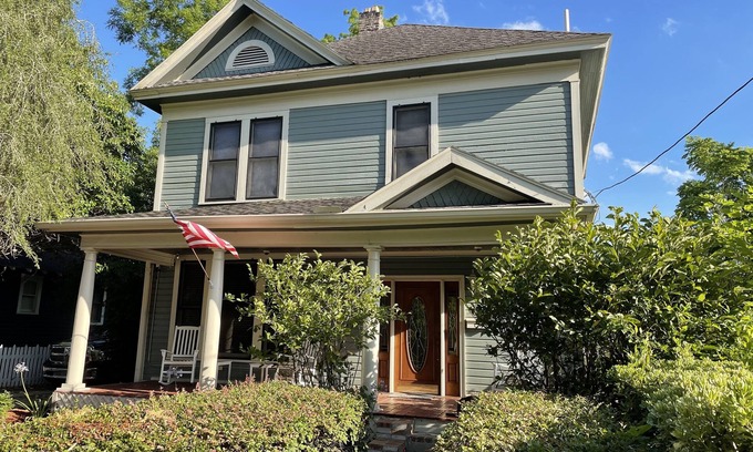 Ocala Apartment | Historic 2/2 Apartment in Downtown with Pet-Friendly Amenities