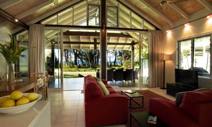 Mission Beach House | Cozy 2-24 Donkin: Ocean View with Pool and Spa Access