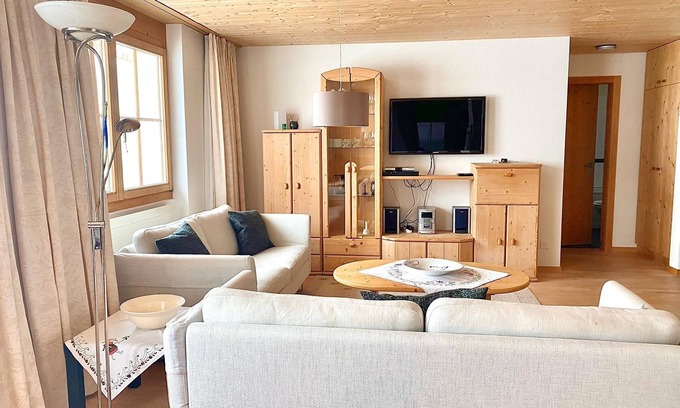 Monstein Apartment | Exceptional 2.5 Zimmer Terrassen Wohnung with Spa & Breakfast
