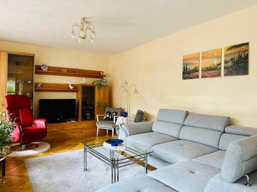 Marbach am Neckar Apartment | Cozy 2.5-Room Apartment with Ocean View Terrace