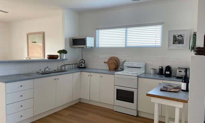 Middleton House | Oceanfront Retreat at 2/50 Hargreaves Rd with Scenic Views