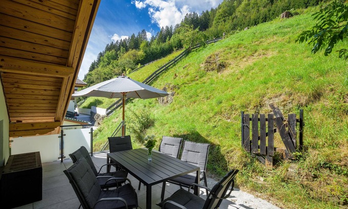 Schonbach Apartment | Two Elegant Apartments with Balcony and Rooftop Terrace
