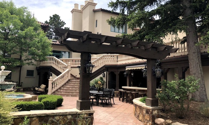 Broadmoor House | Elegant 2 Acre Mansion in Broadmoor with Spa & Ocean Views