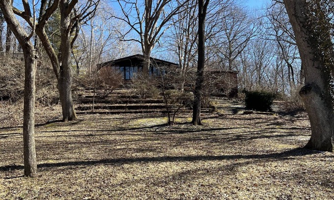 Fairview Heights House | Charming Woodland Retreat Just 15 Minutes from St. Louis
