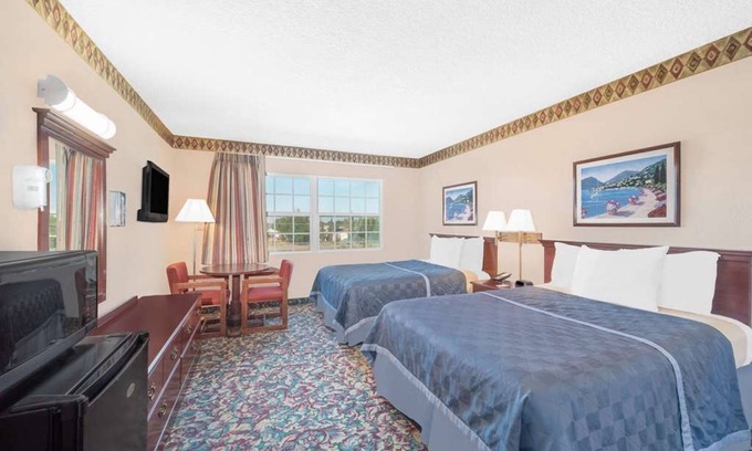 Pecos Hotel | Budget-Friendly Accommodations Near Memory Lane Museum