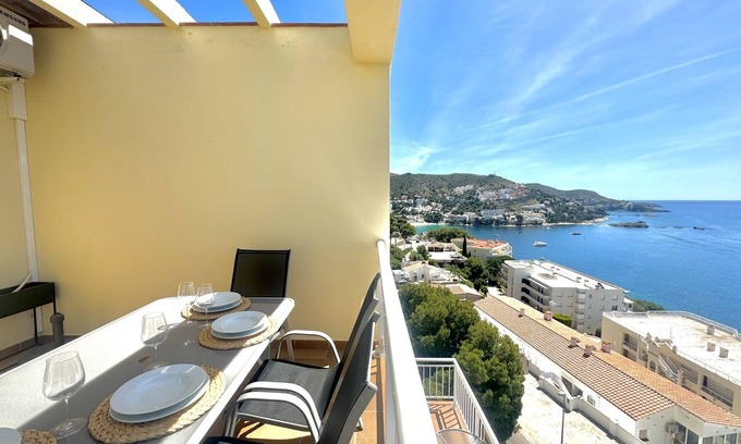 Almadraba-Canyelles Apartment | Incredible Bay of Roses Apartment with Community Pool