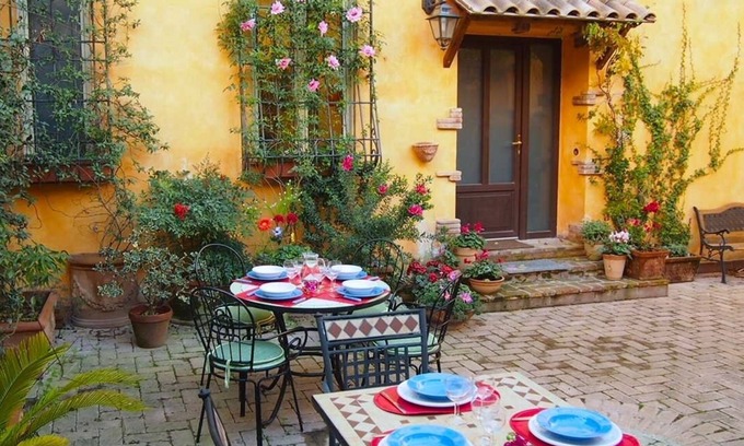 Aurelio House | Family-Friendly Apartments for 9 in St. Peter Area