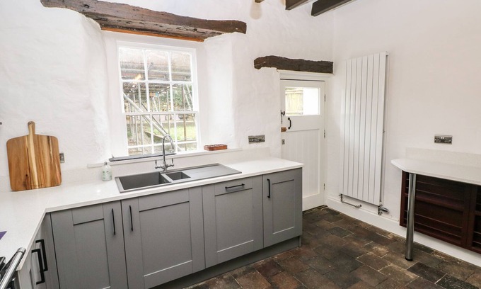 Dinas Cross Cottage | Pet-Friendly Retreat at 2 Ashgrove in Dinas Cross