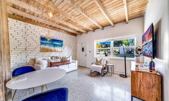 Del-Ida Park Historic District House | Pet-Friendly Delray Beach Cottage Near The Ave & Beach