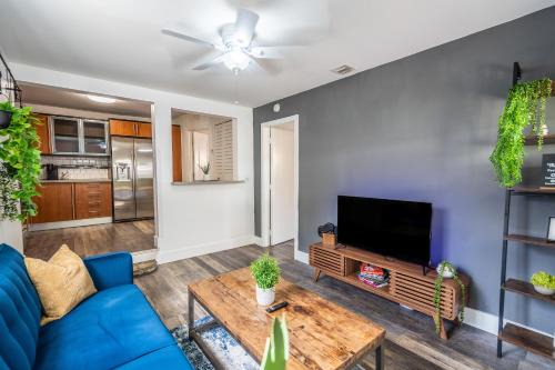 Allapattah Apartment | Inviting 2-Bedroom Home with Private Yard & Parking