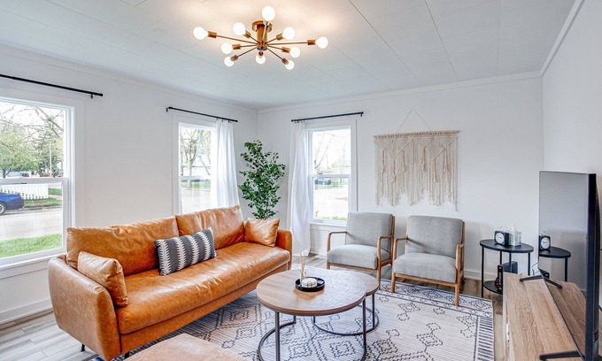 Three Oaks Apartment | Recently Renovated Retreat Near Downtown Three Oaks Awaits